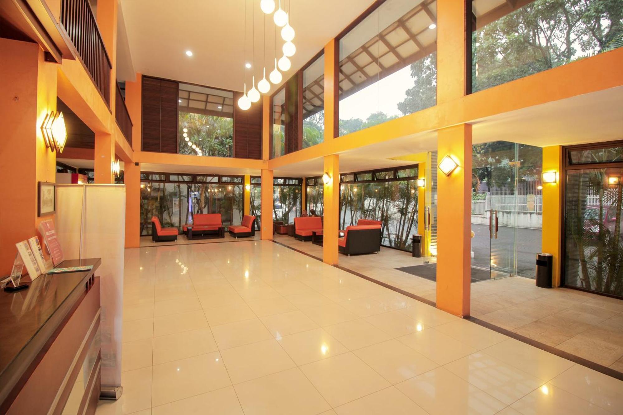 Collection O 295 Grha Ciumbuleuit Guest House Bandung Exterior foto